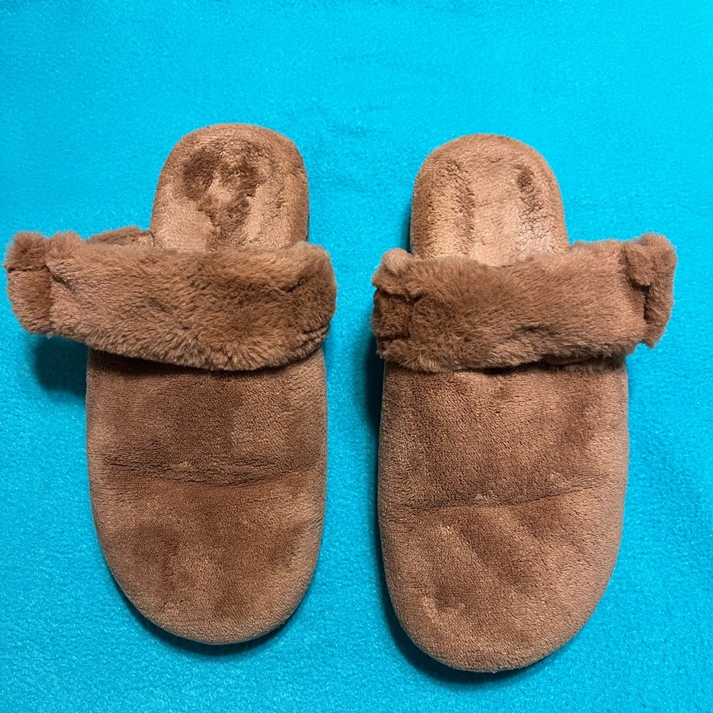 Vionic Tan Faux Fur Slippers